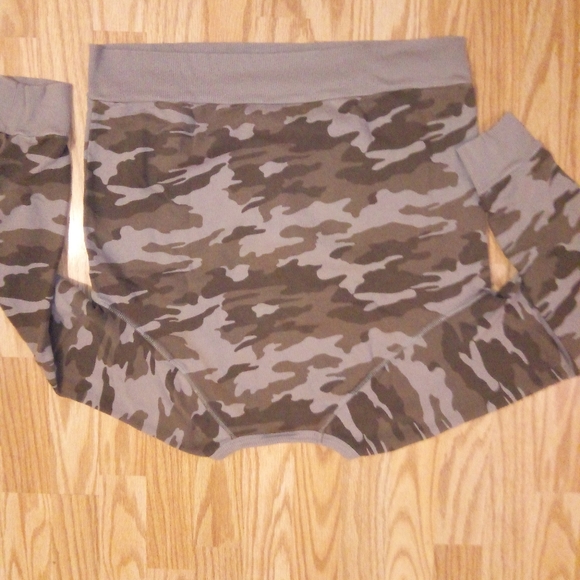 Universal Threads crop sweater - Picture 3 of 3